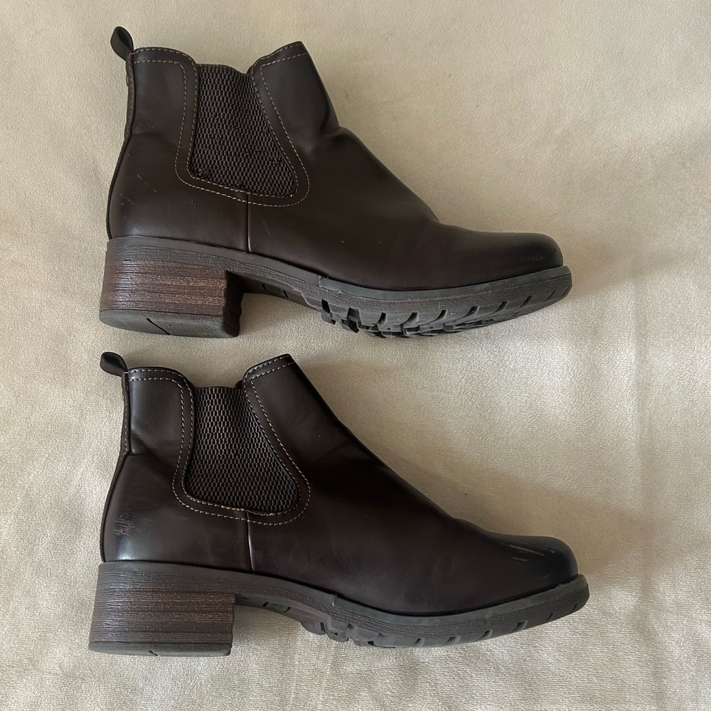 Eastland Women’s Dark Brown Leather Chelsea Boot - Classic Ankle Boot